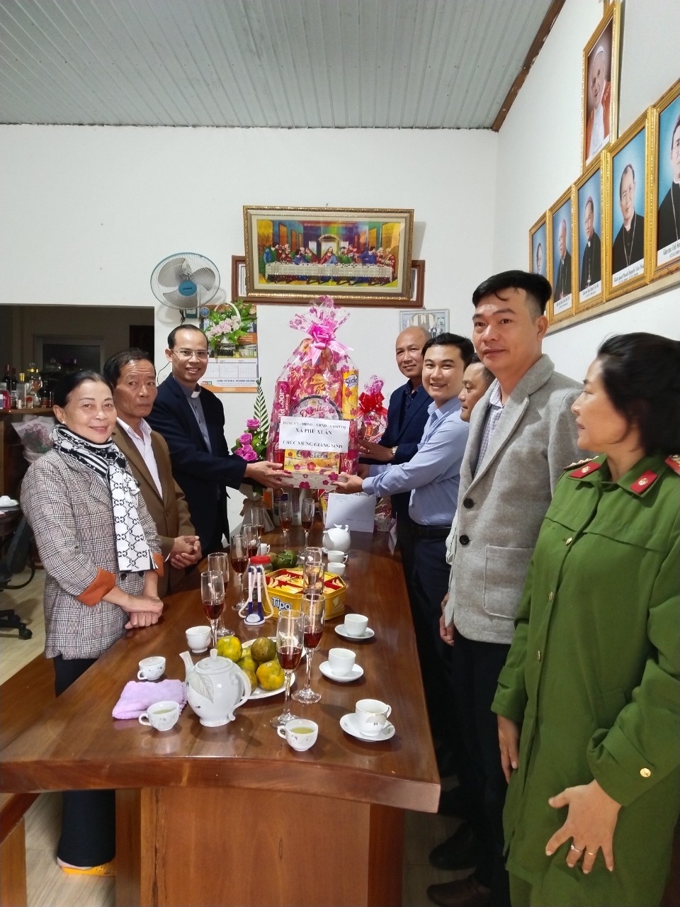 Thăm, chúc mừng nhân dịp lễ Giáng sinh năm 2023